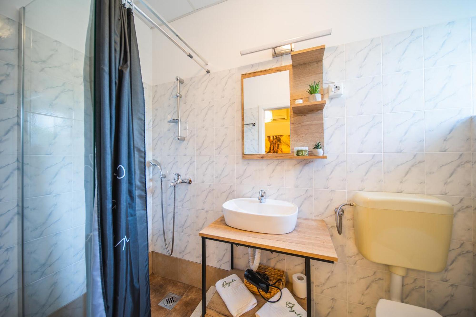 Orgula Hotel Lumbarda Bagian luar foto