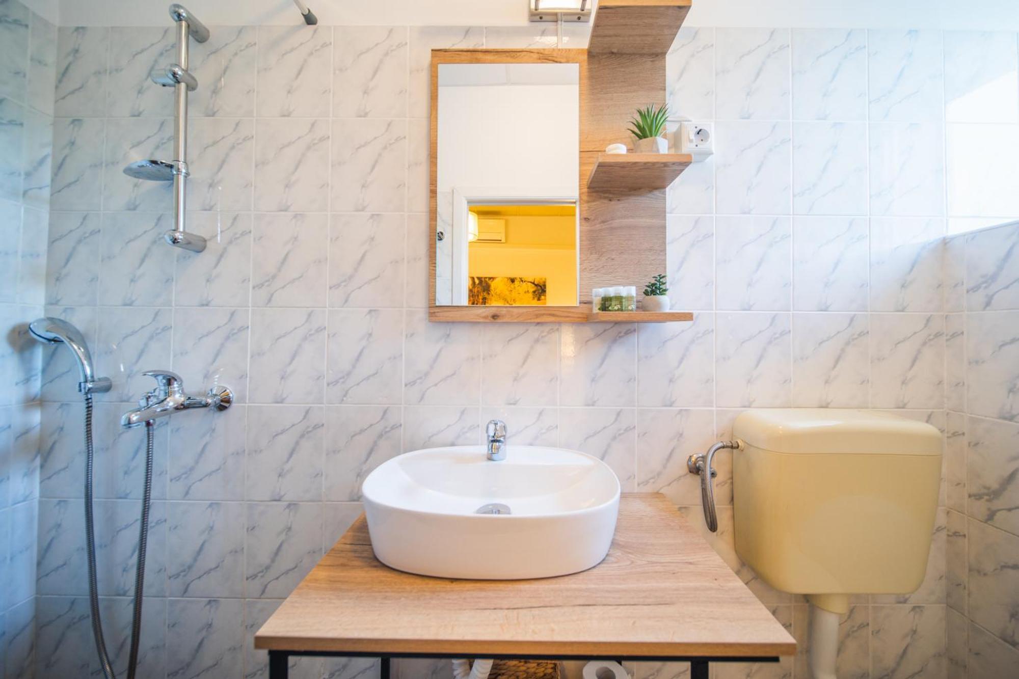 Orgula Hotel Lumbarda Bagian luar foto