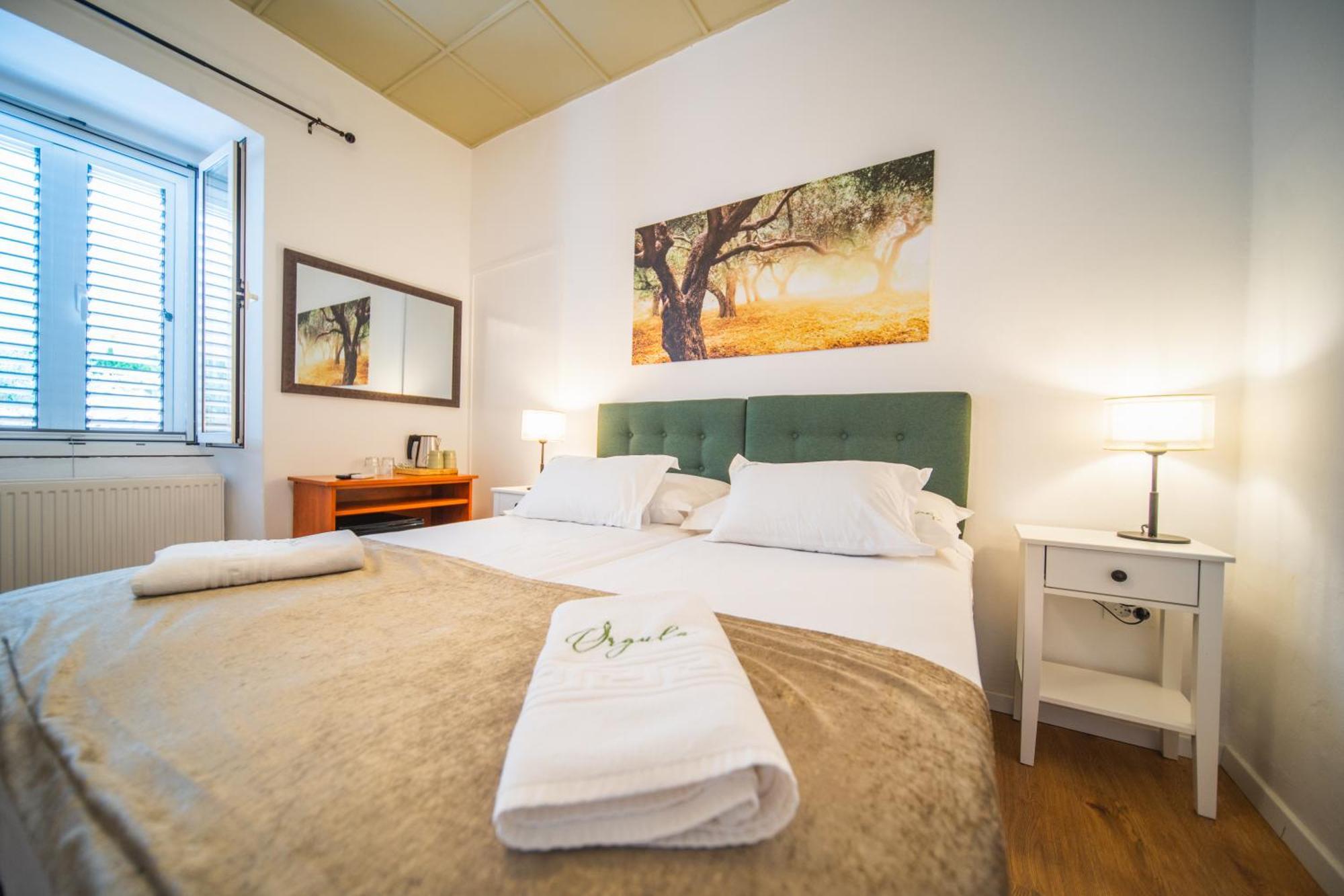 Orgula Hotel Lumbarda Bagian luar foto